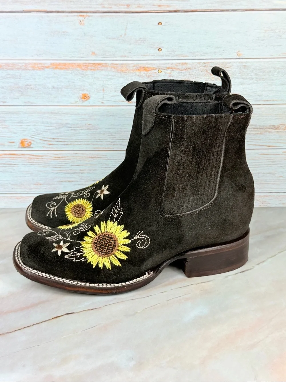 Joe Exclusive Original Western Boho Boots Low Brown Suede Embroidered Sunflowers